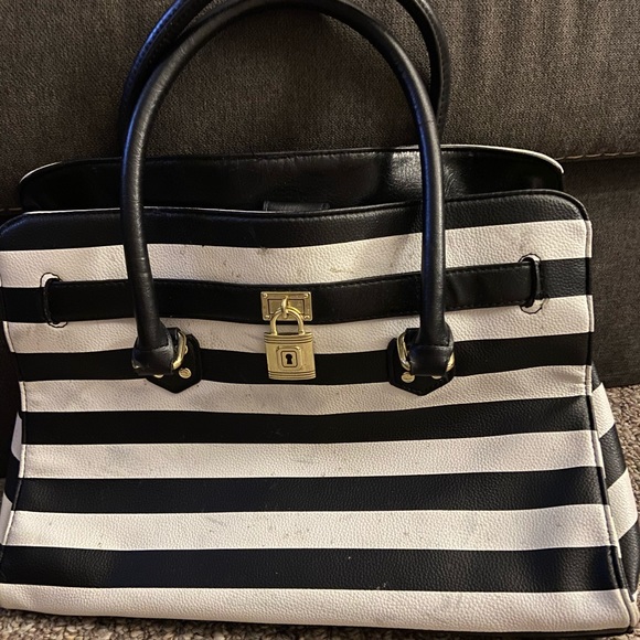 Purses - Picture 5 of 7